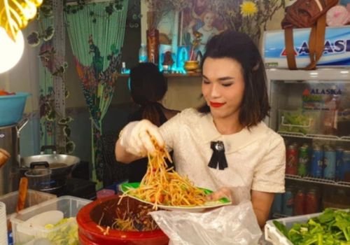 Từ “Thánh gỏi đu đủ” đến chiếc xe đẩy nhỏ: Bài học kinh doanh từ hành trình của Ty Thy